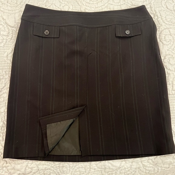 Worthington lined above the knee skirt. Size 16 - Picture 3 of 8